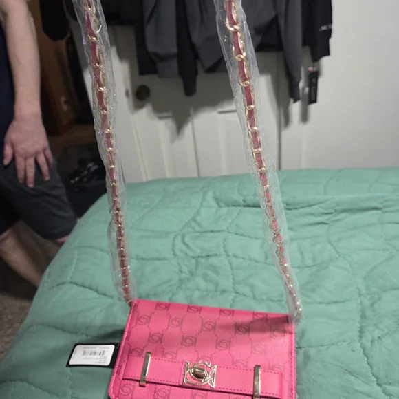 Women's Pink Chain Crossbody Bag - Picture 7 of 7